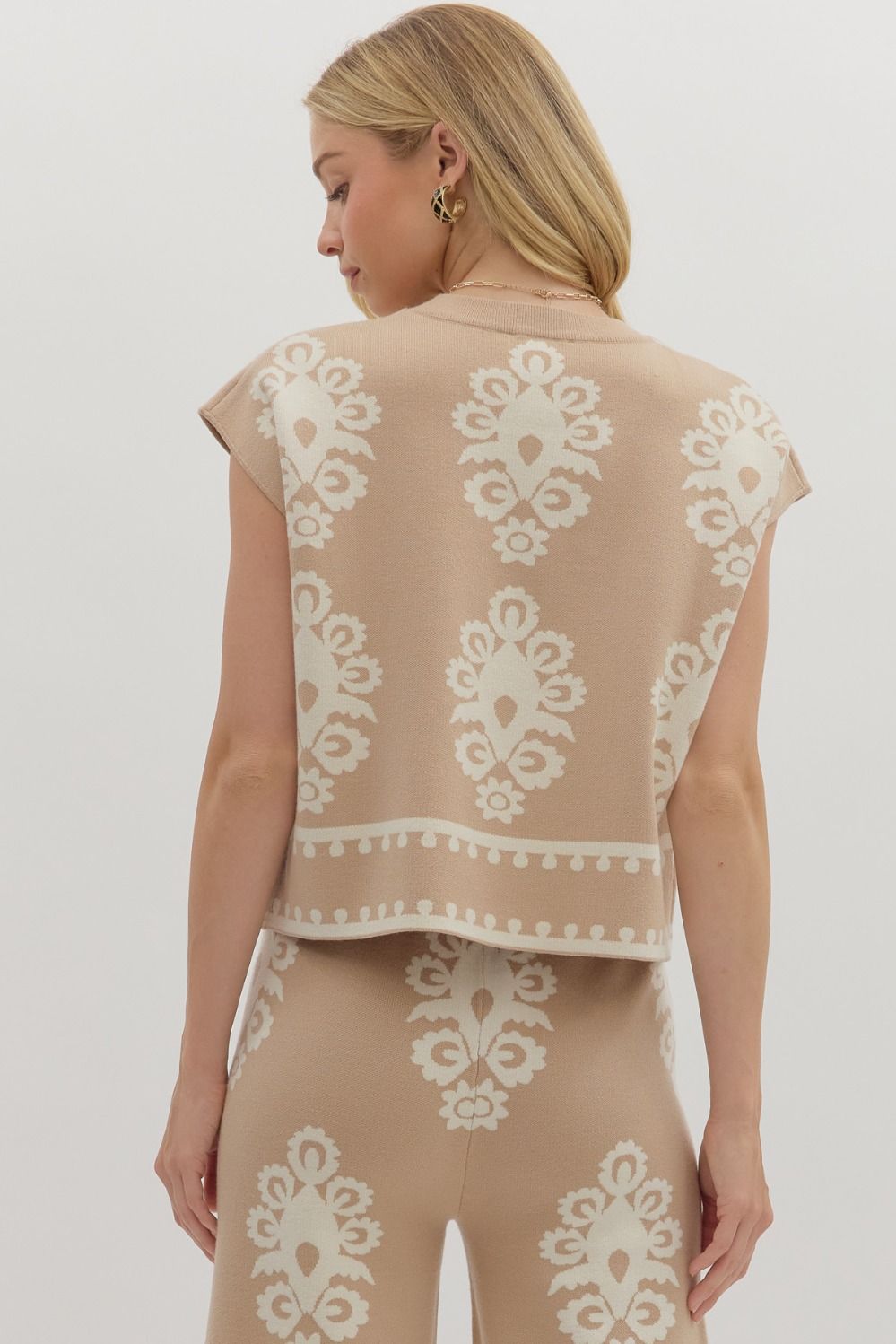 Sleeveless Knit Pullover Top in Taupe