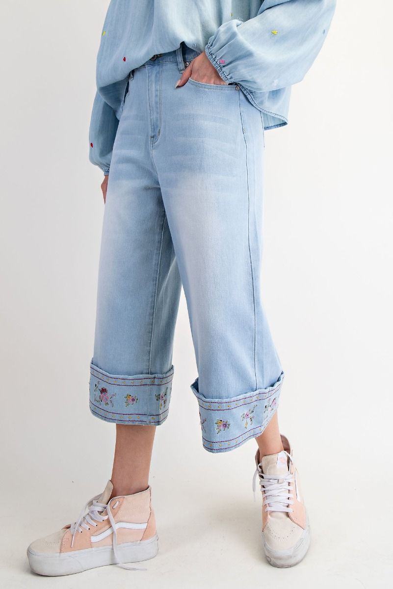 Embroidered Cropped Pants in Washed Denim
