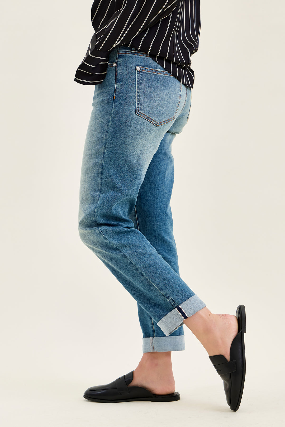 Judy Blue Mid Rise Boyfriend Cooling Denim