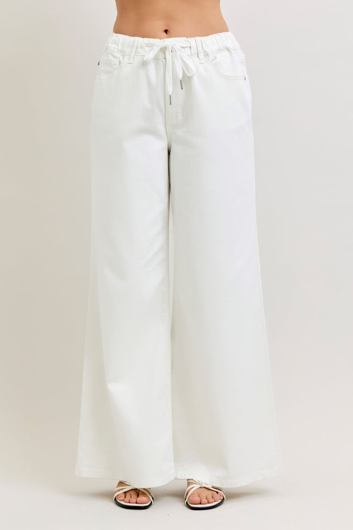 woman wearing white wide leg jeans 